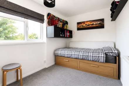 Dryden Close, Aylesbury, Image 10
