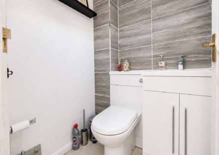 Dryden Close, Aylesbury, Image 11