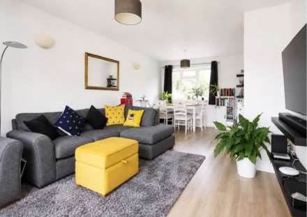 Dryden Close, Aylesbury, Image 2