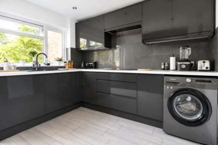 Dryden Close, Aylesbury, Image 3