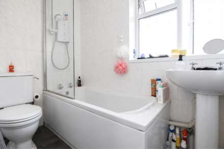 Dryden Close, Aylesbury, Image 7