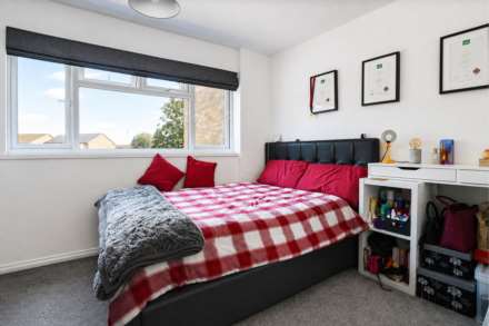 Dryden Close, Aylesbury, Image 9