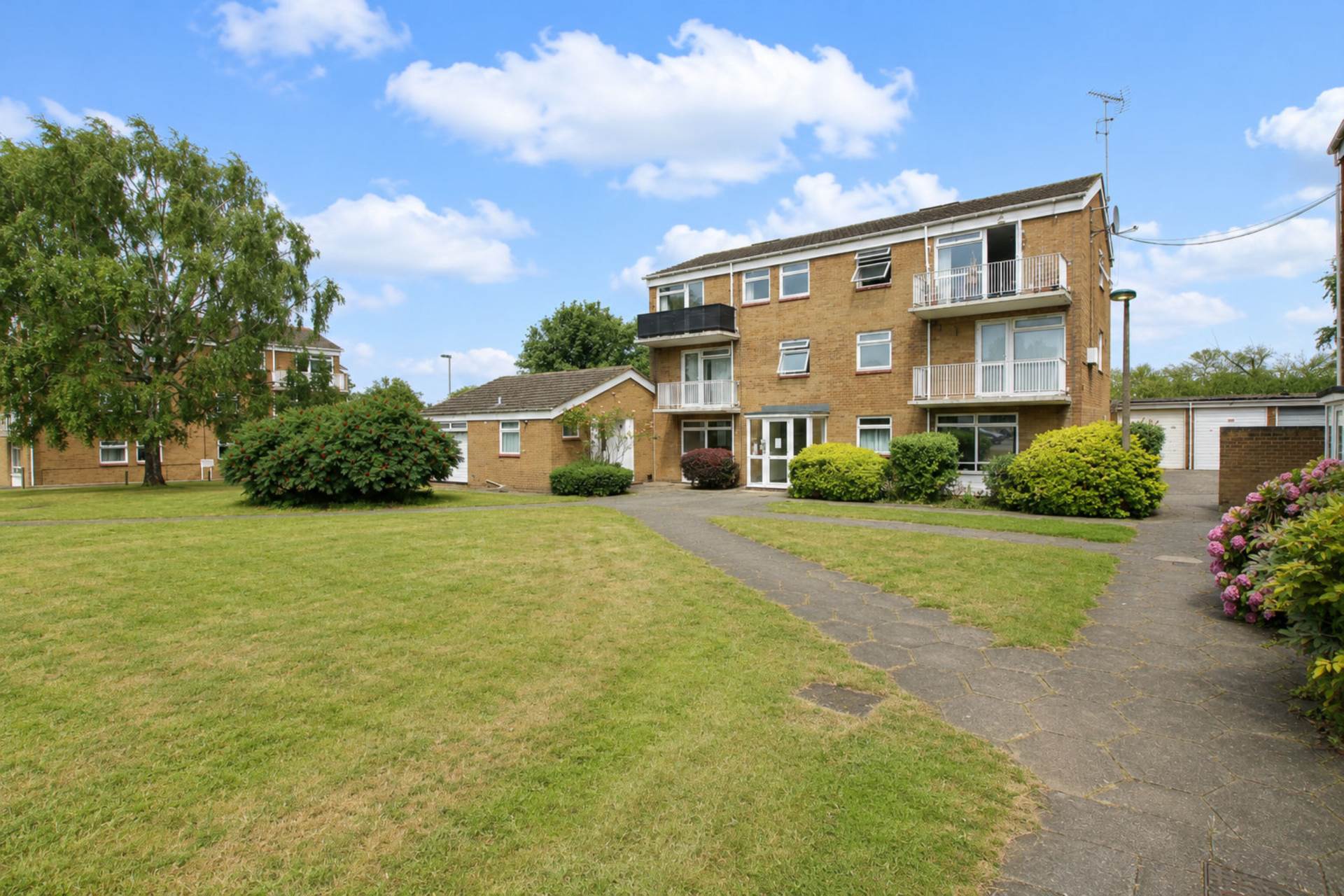 Hastoe Park, Aylesbury, Image 1