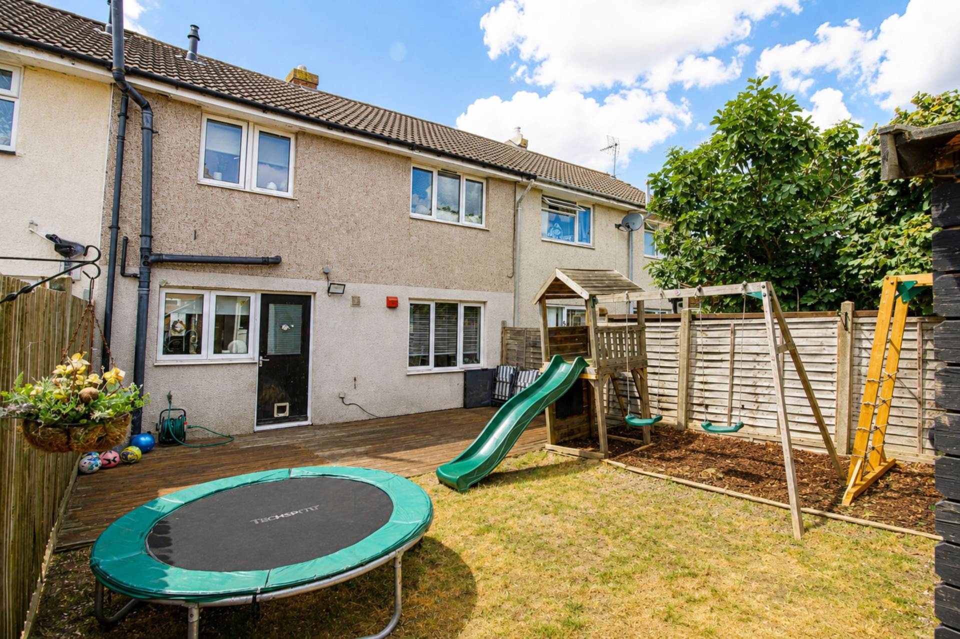 Brompton Crescent, Aylesbury, Image 12