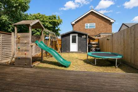 Brompton Crescent, Aylesbury, Image 4