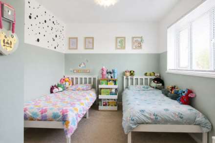 Brompton Crescent, Aylesbury, Image 8