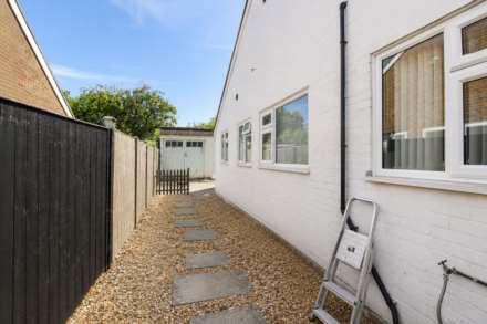 Broughton Avenue, Aylesbury, Image 12