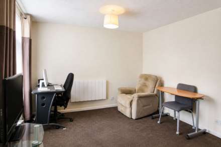 Rake Way, Aylesbury, Image 4