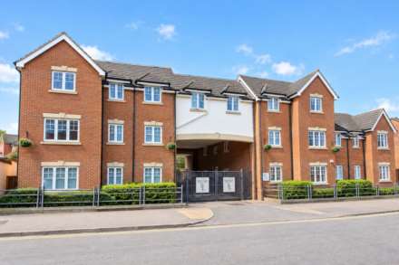 Fountain Court, Aylesbury, Image 1
