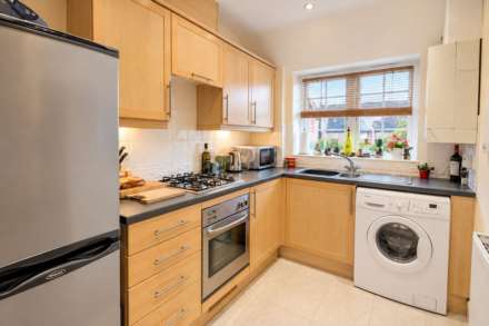 Fountain Court, Aylesbury, Image 3