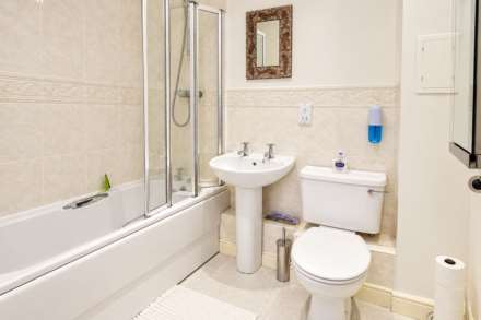 Fountain Court, Aylesbury, Image 4