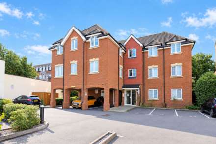 Fountain Court, Aylesbury, Image 7