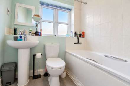 Gwendoline Buck Drive, Aylesbury, Image 9