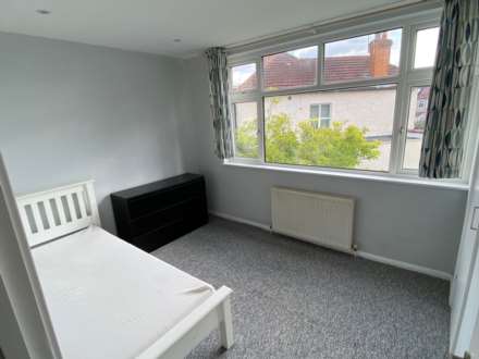 Vineyard Avenue, London, Image 9