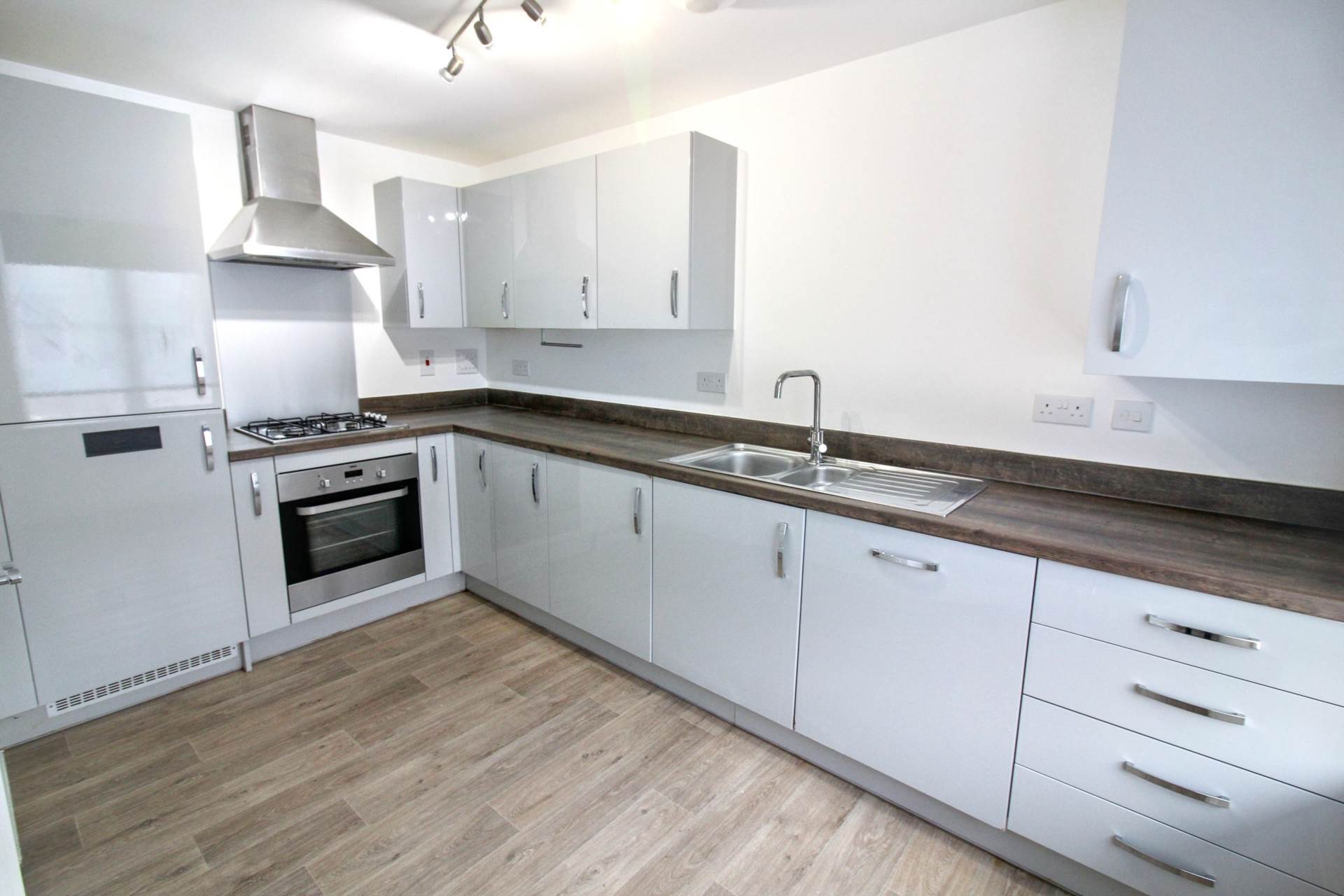 Moore Crescent, Aylesbury, Image 2