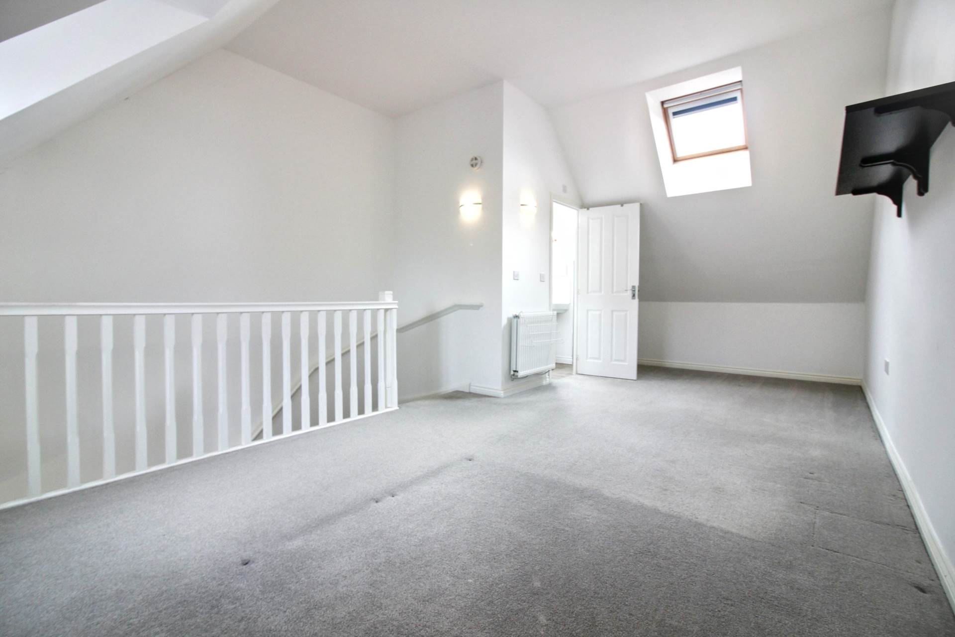 Moore Crescent, Aylesbury, Image 5