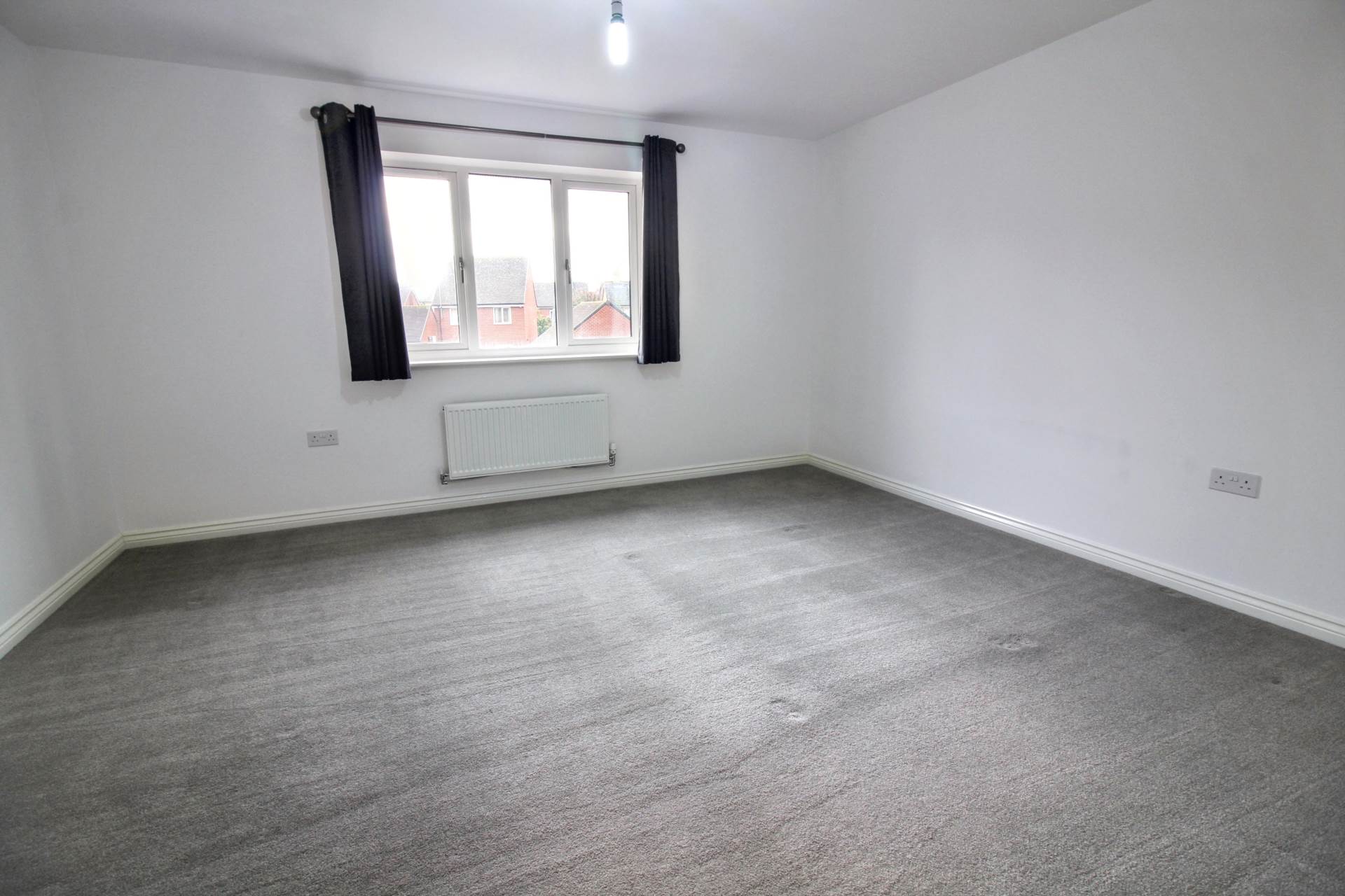 Moore Crescent, Aylesbury, Image 9