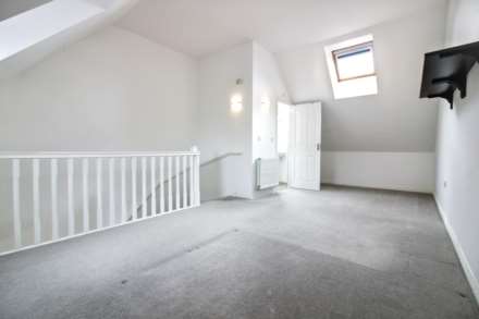 Moore Crescent, Aylesbury, Image 5