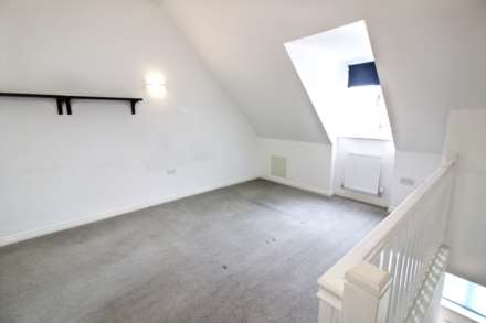 Moore Crescent, Aylesbury, Image 7