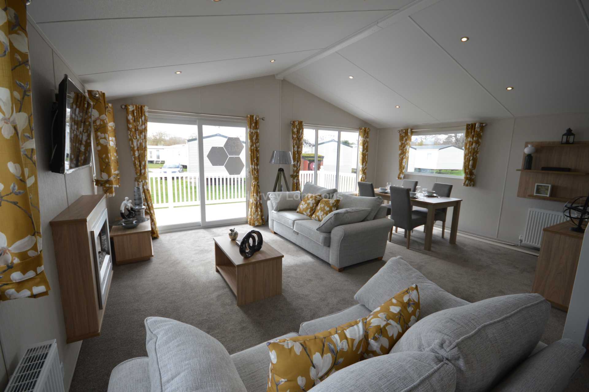 2 Bedroom Lodge, Dawlish Warren For Sale in Dawlish Warren, Devon
