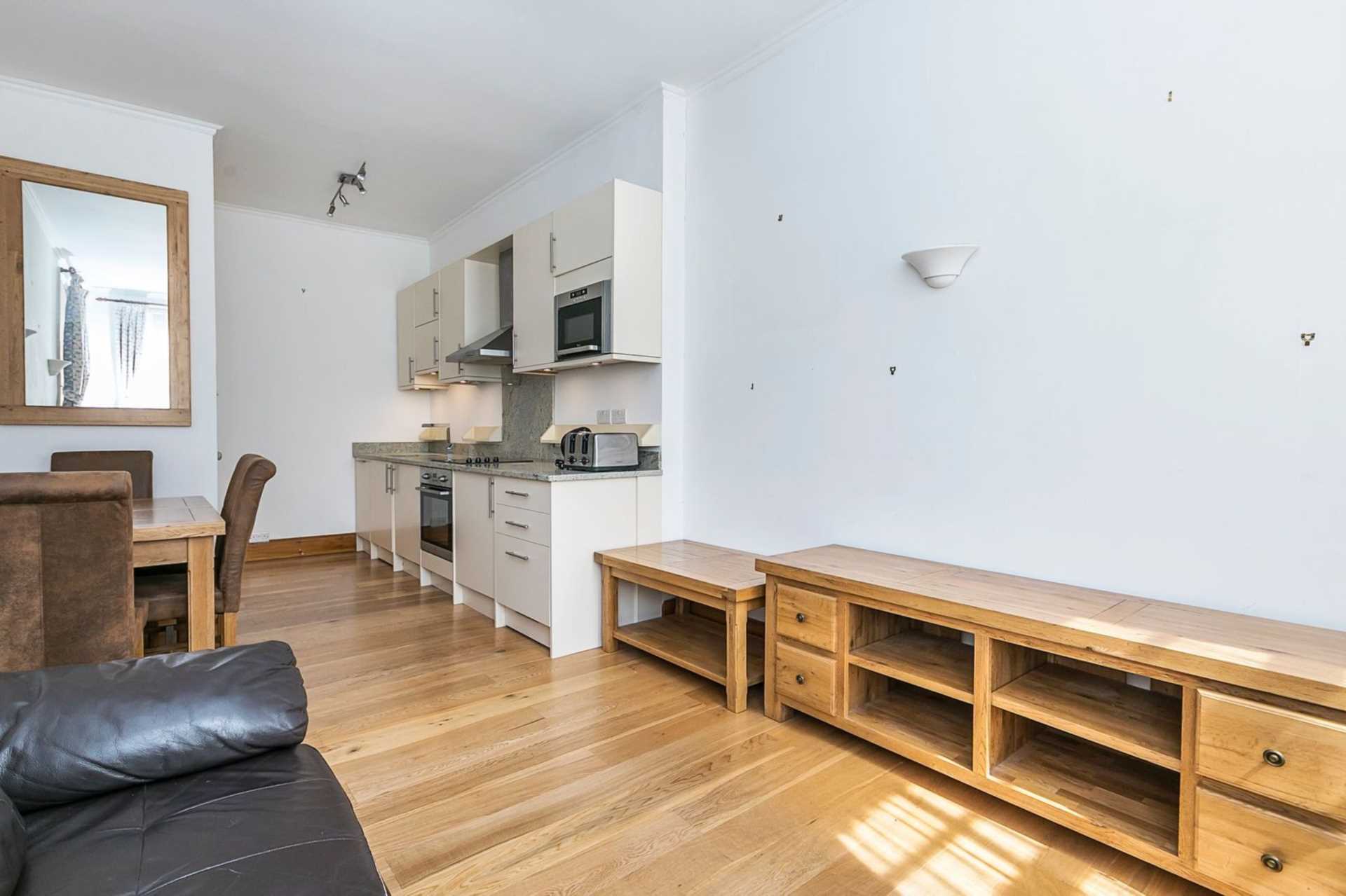 St Georges Drive, Pimlico, SW1V, Image 3