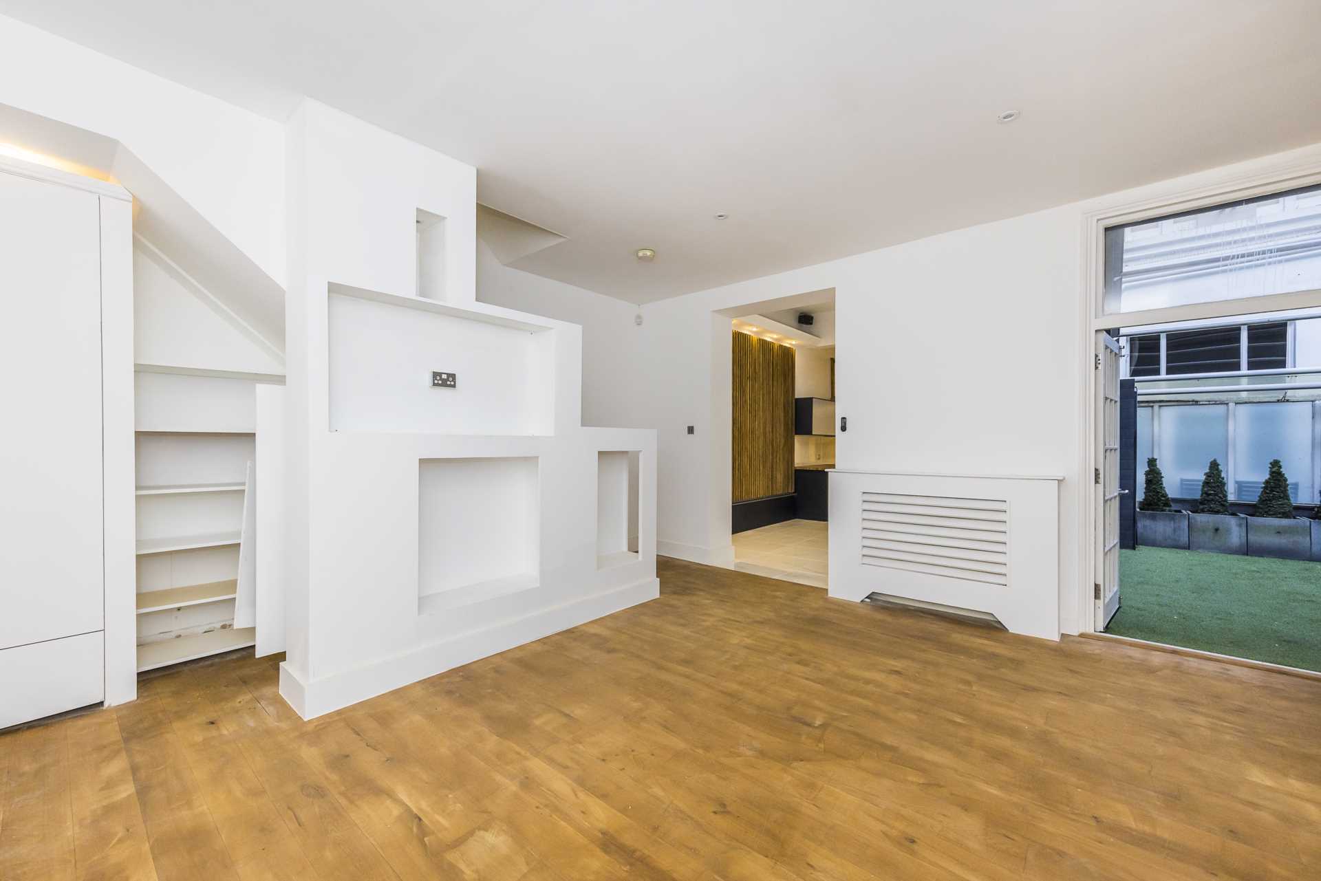 Queen's Gate, Kensington, SW7, Image 1