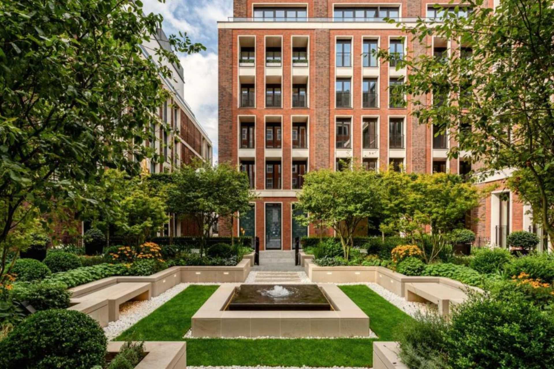 Lancer Square, London, Image 11