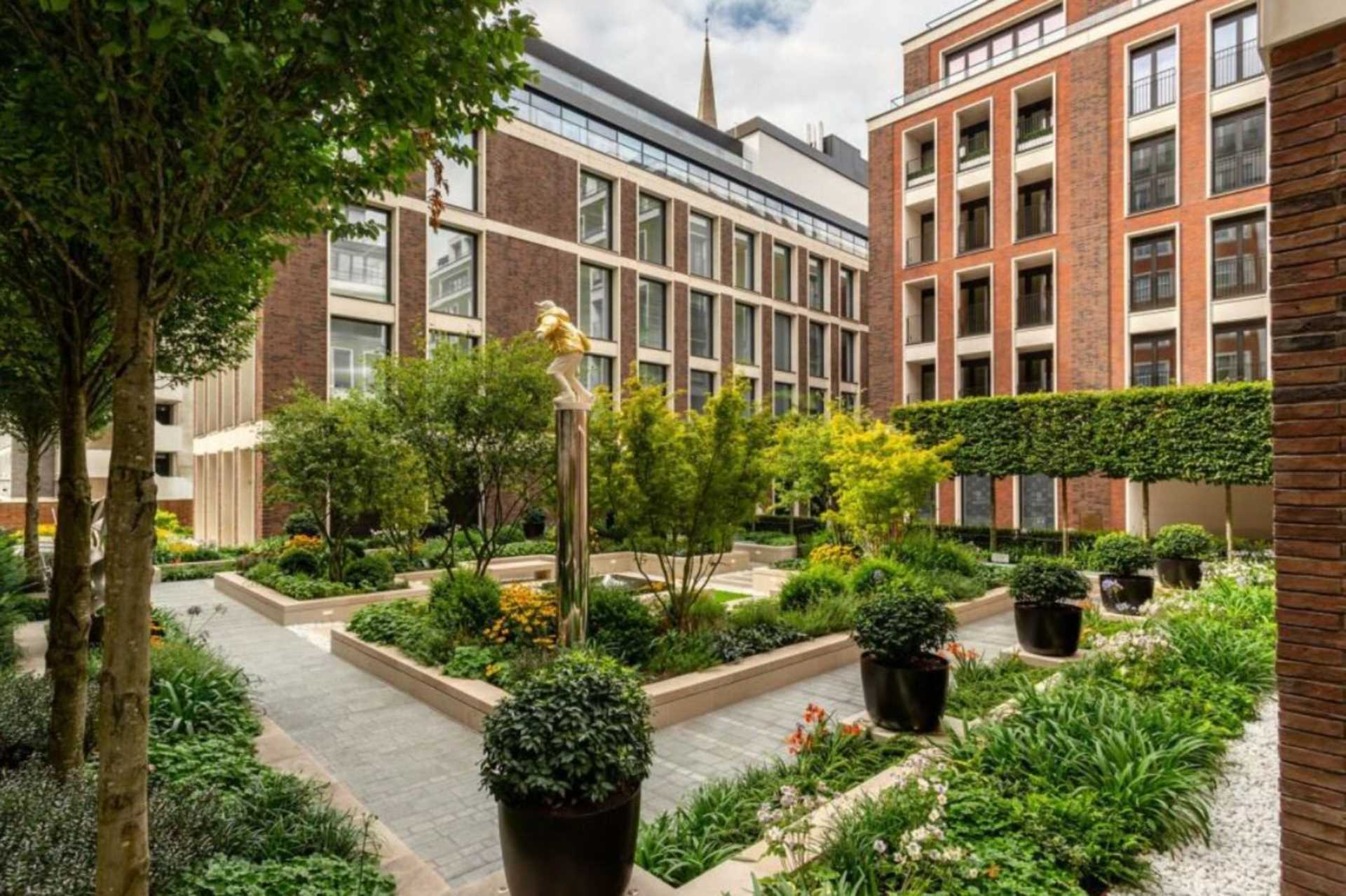 Lancer Square, London, Image 12