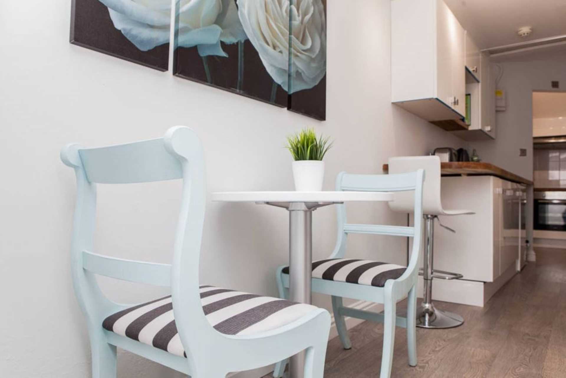 St Georges Square, London, Image 3