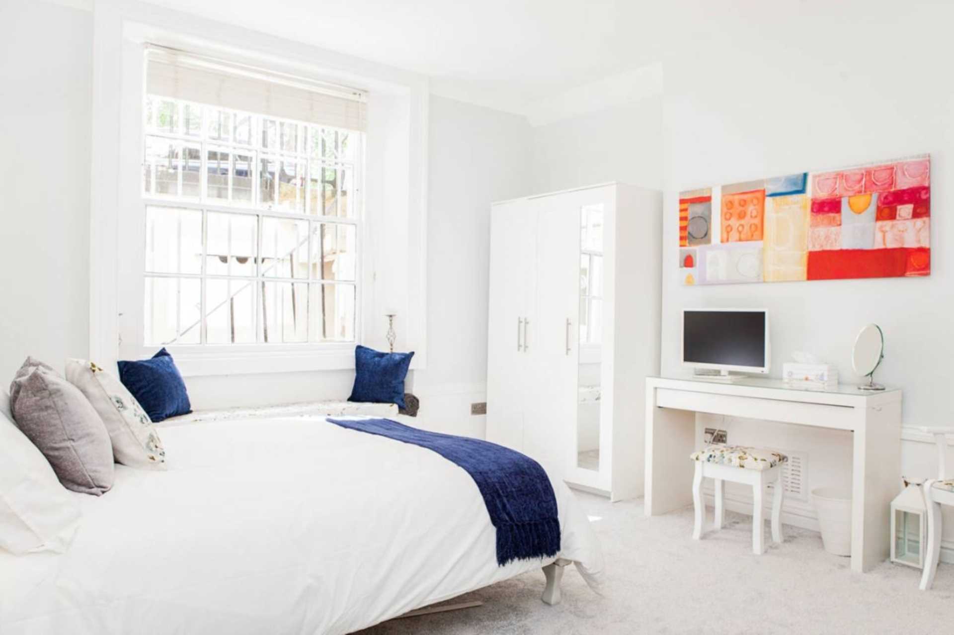 St Georges Square, London, Image 6