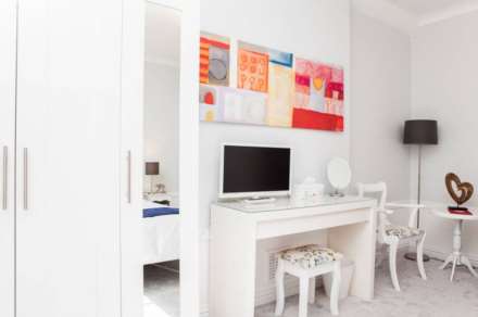 St Georges Square, London, Image 2