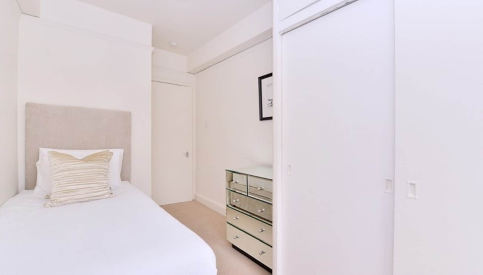 Fulham Court, Chelsea, Image 4