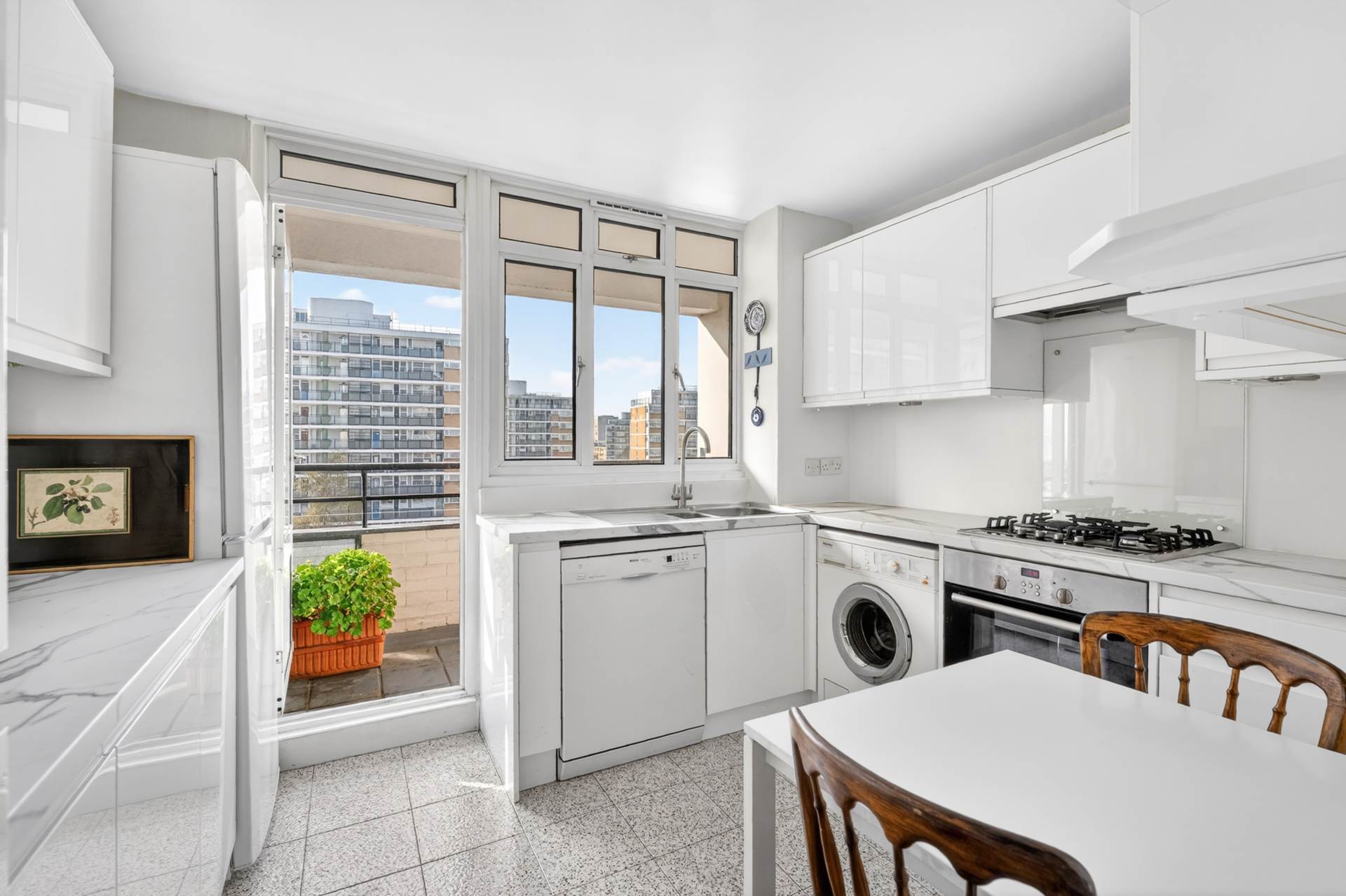 Churchill Gardens, London, SW1V, Image 11