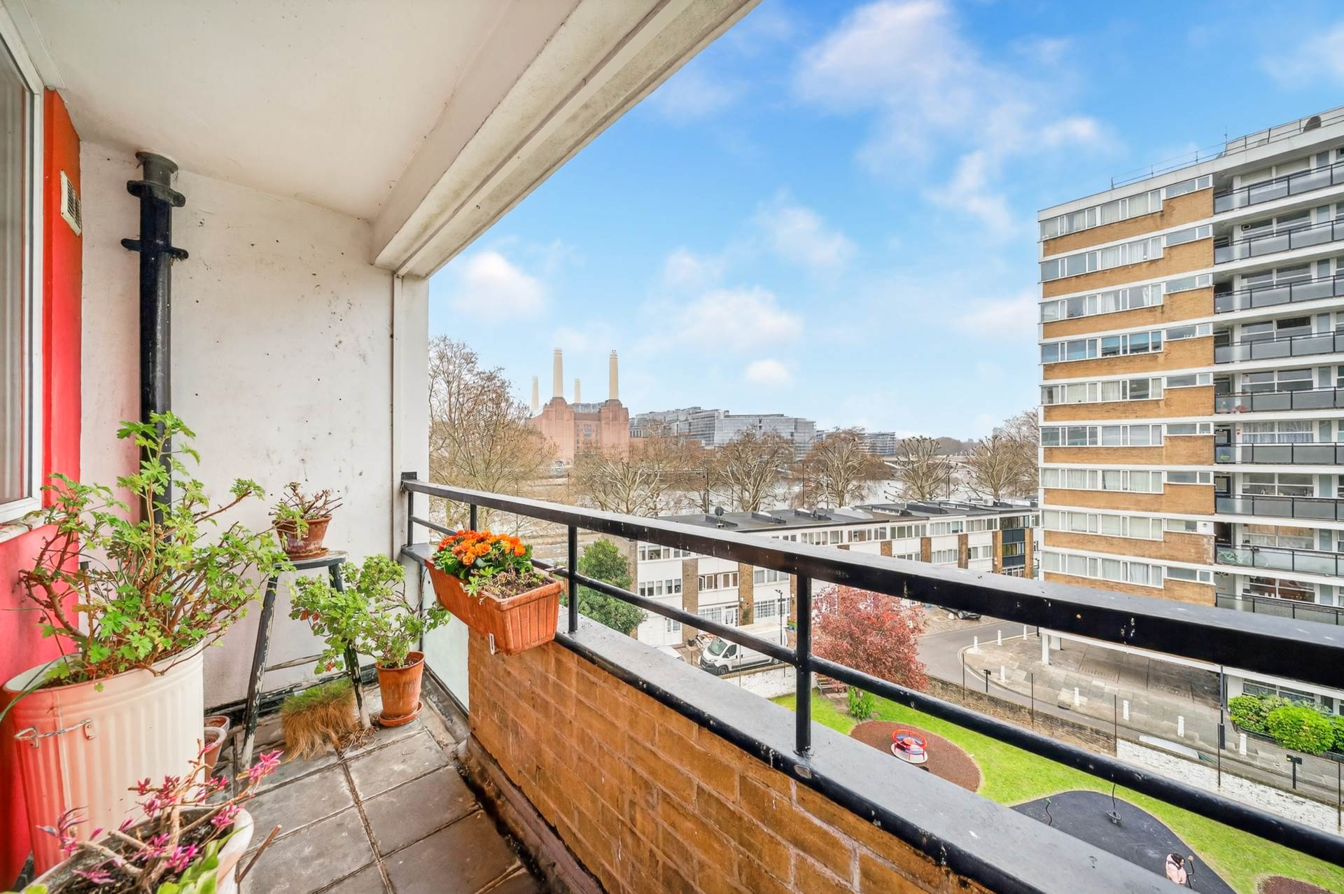 Churchill Gardens, London, SW1V, Image 2