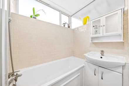 Churchill Gardens, London, SW1V, Image 10