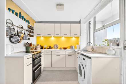 Churchill Gardens, London, SW1V, Image 5