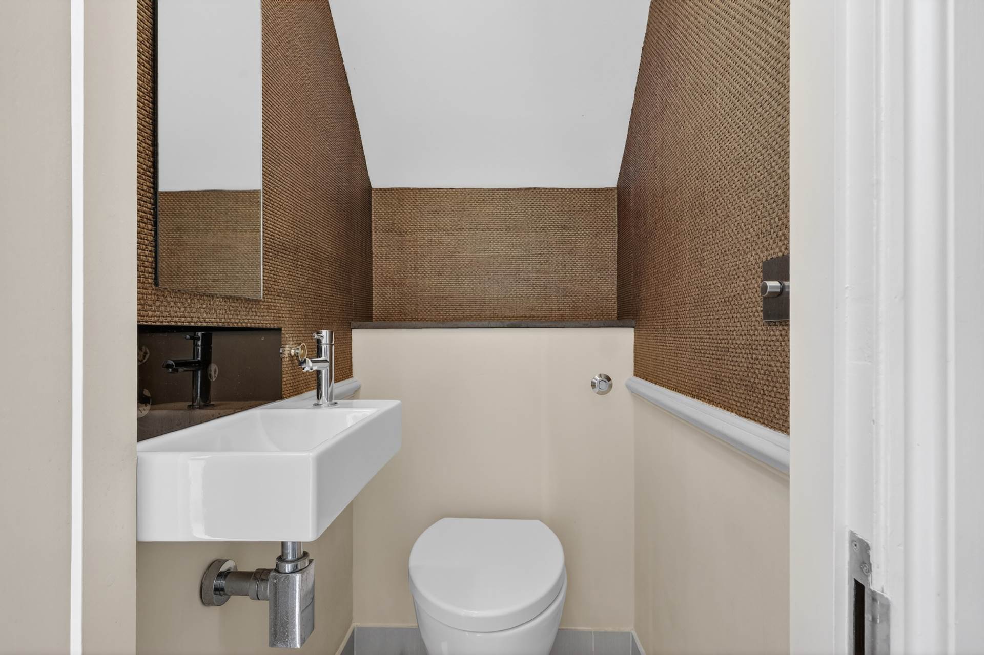 Hesper Mews, SW5, Image 12