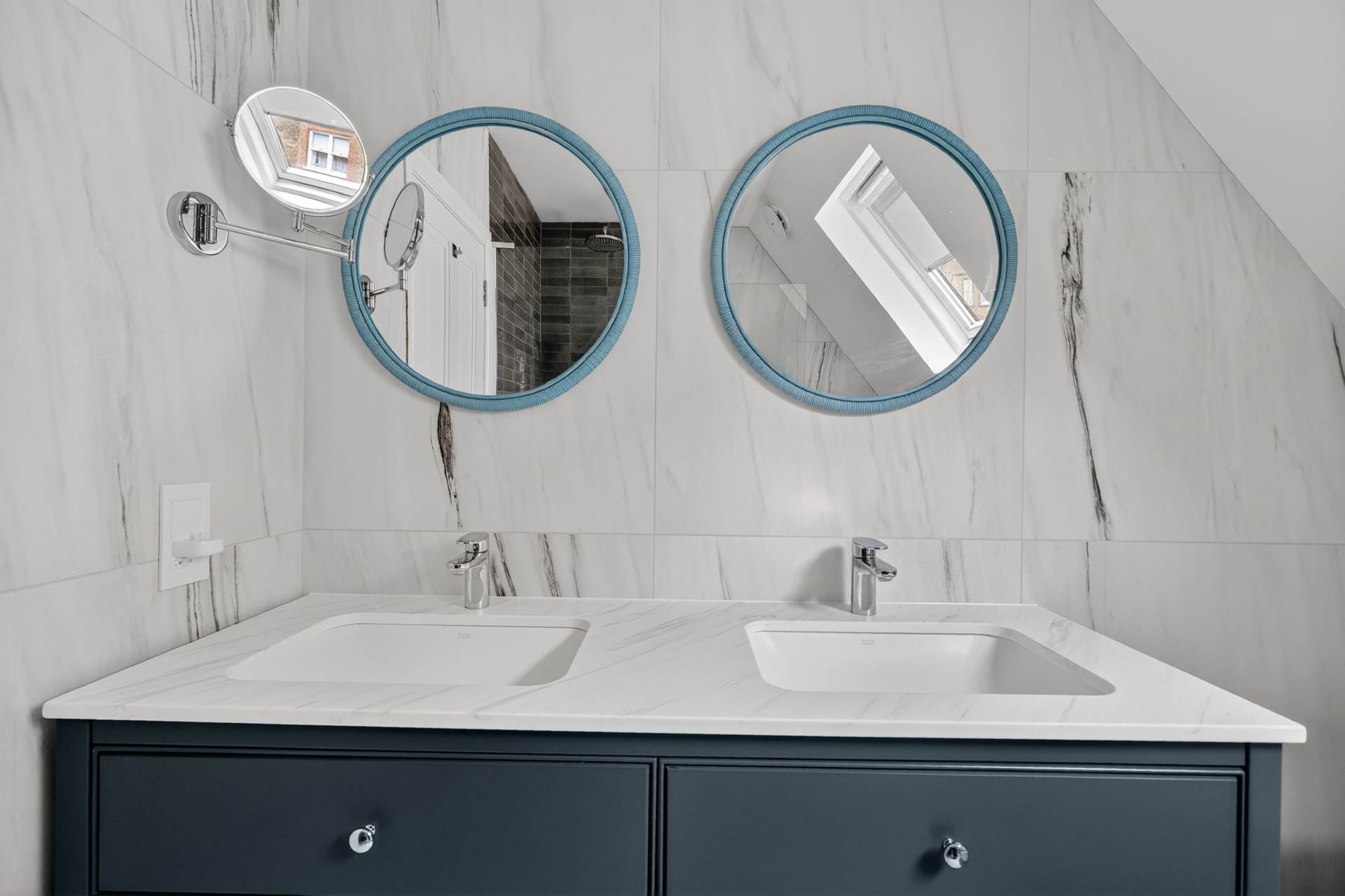 Hesper Mews, SW5, Image 15