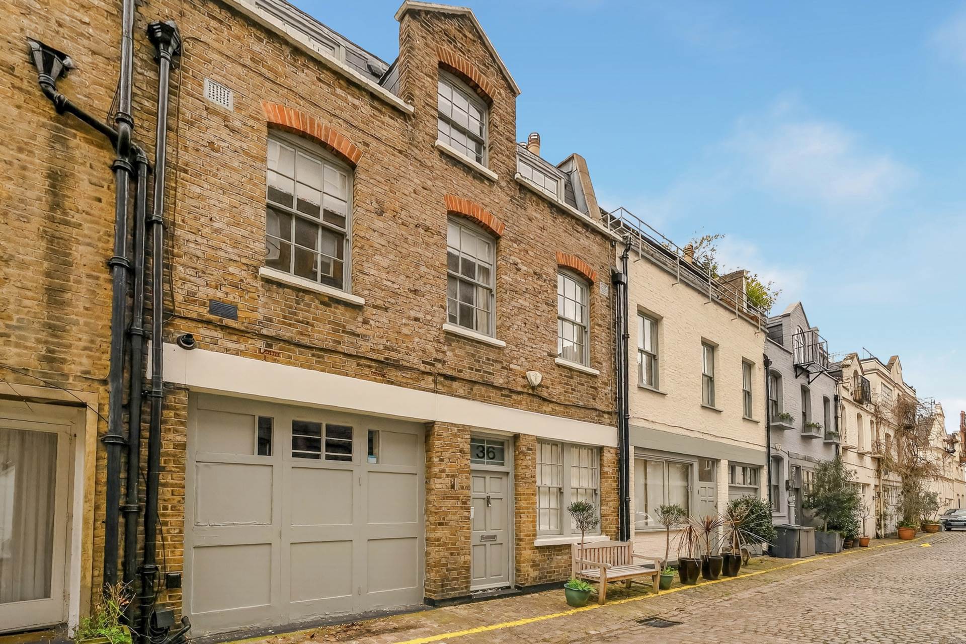 Hesper Mews, SW5, Image 19