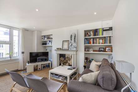 2 Bedroom Flat, Eardley Crescent, Earls Court, SW5