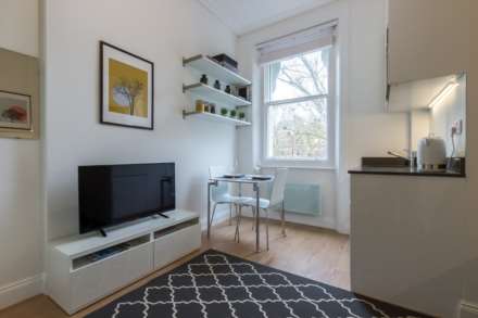 Bedsit, Barkston Gardens, Earls Court, SW5