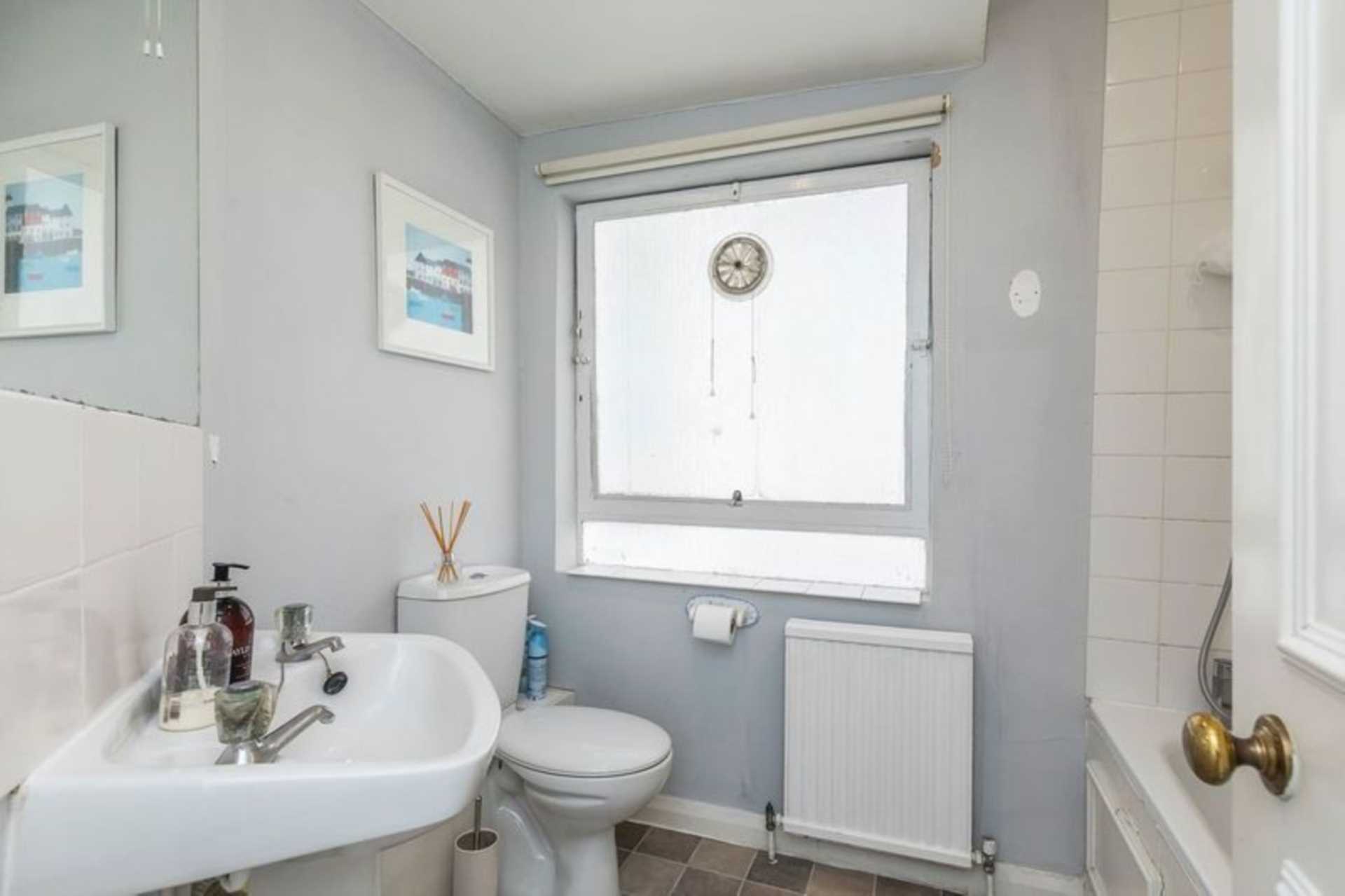 Gloucester Street, Pimlico. SW1V, Image 6