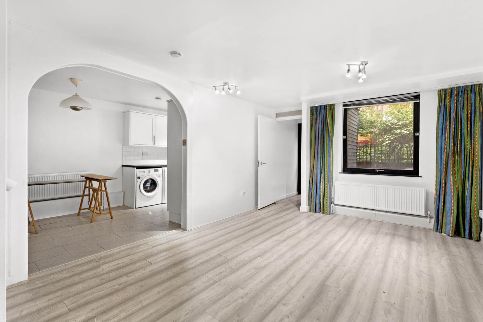 Vauxhall Bridge Road, Pimlico, SW1V, Image 1