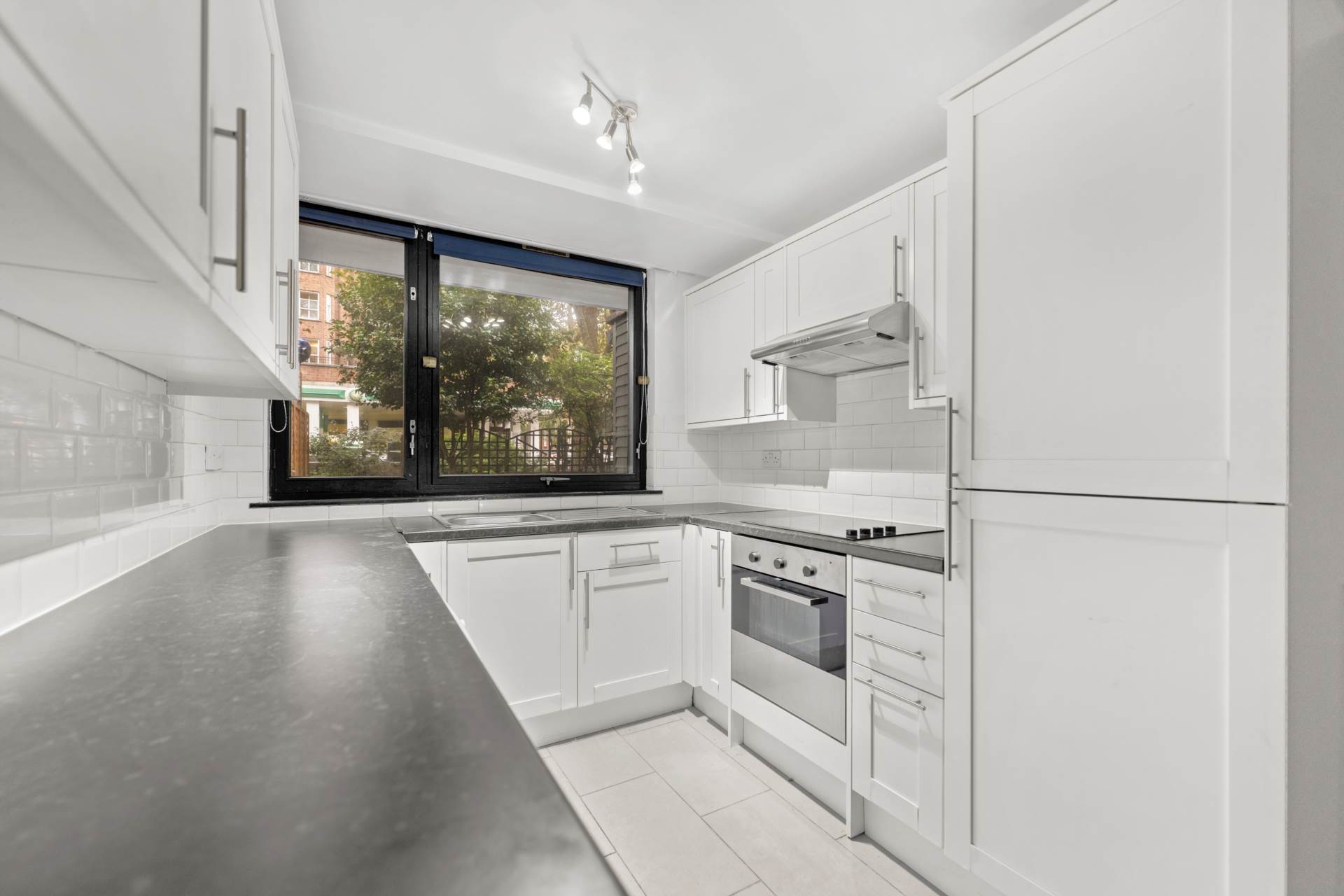 Vauxhall Bridge Road, Pimlico, SW1V, Image 2