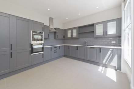 Old Brompton Road, Image 5