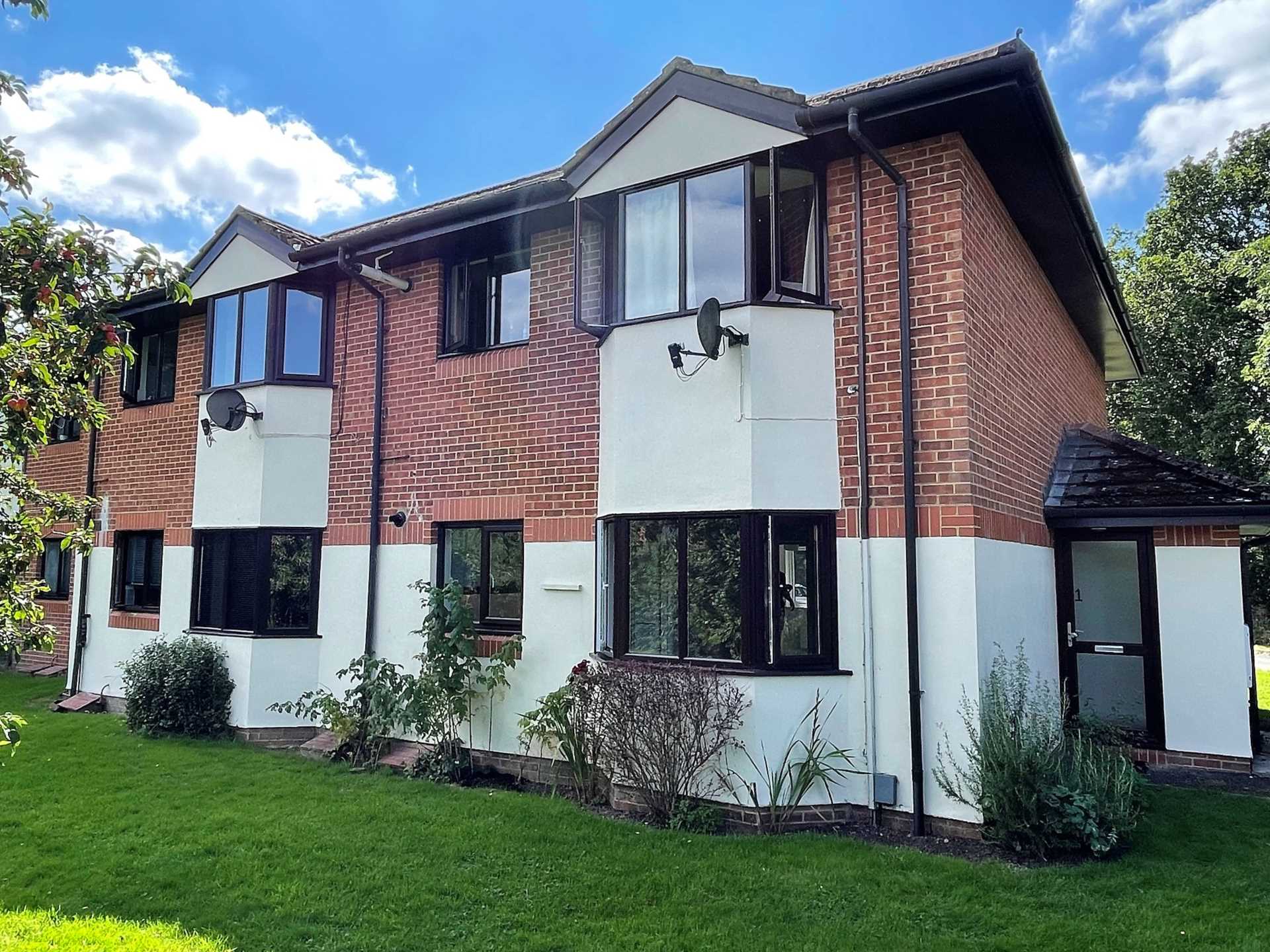 Property To Rent Blue Pryor Court, Fleet Honey Lettings (ID 632)