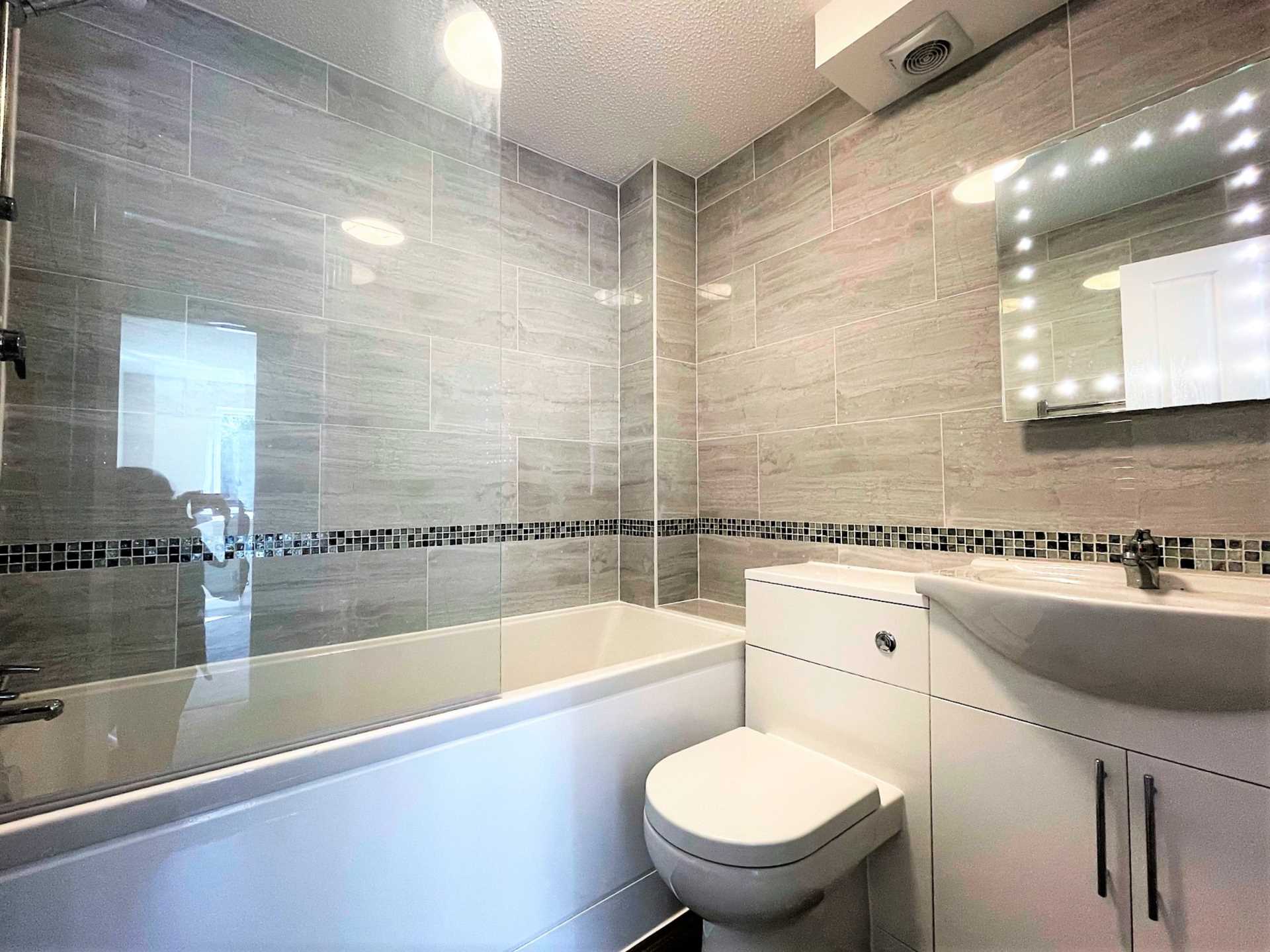 Property To Rent Blue Pryor Court, Fleet Honey Lettings (ID 632)