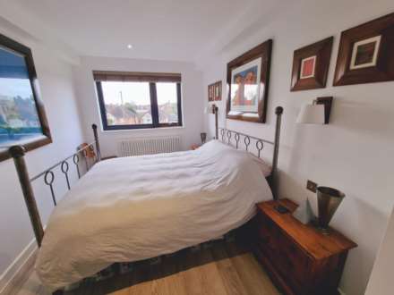 Worplesdon Road, Guildford, Image 5