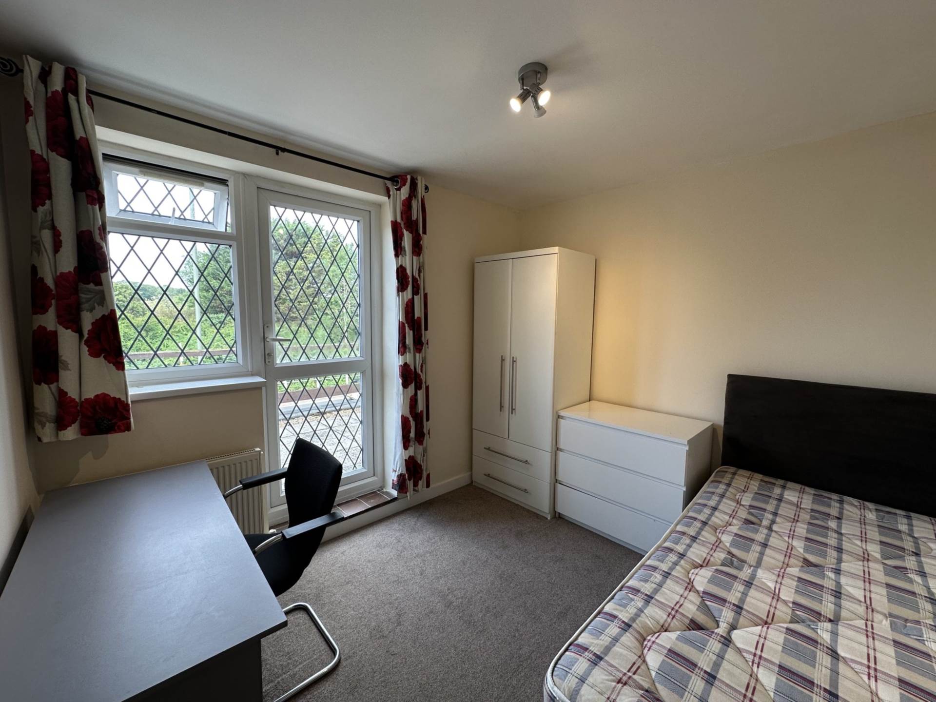 The Chase, Guildford, Image 12