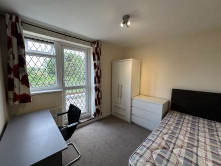 The Chase, Guildford, Image 12